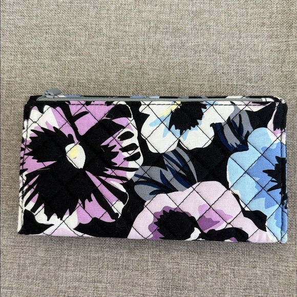 Vera Bradley Plum Pansies floral quilted wallet like new condition - Picture 7 of 9